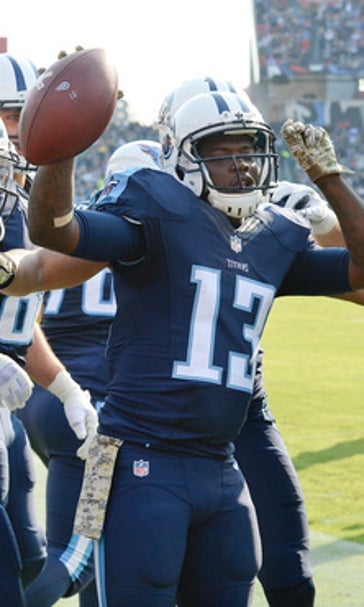 Mariota throws 4 TD passes as Tennessee routs Packers 47-25